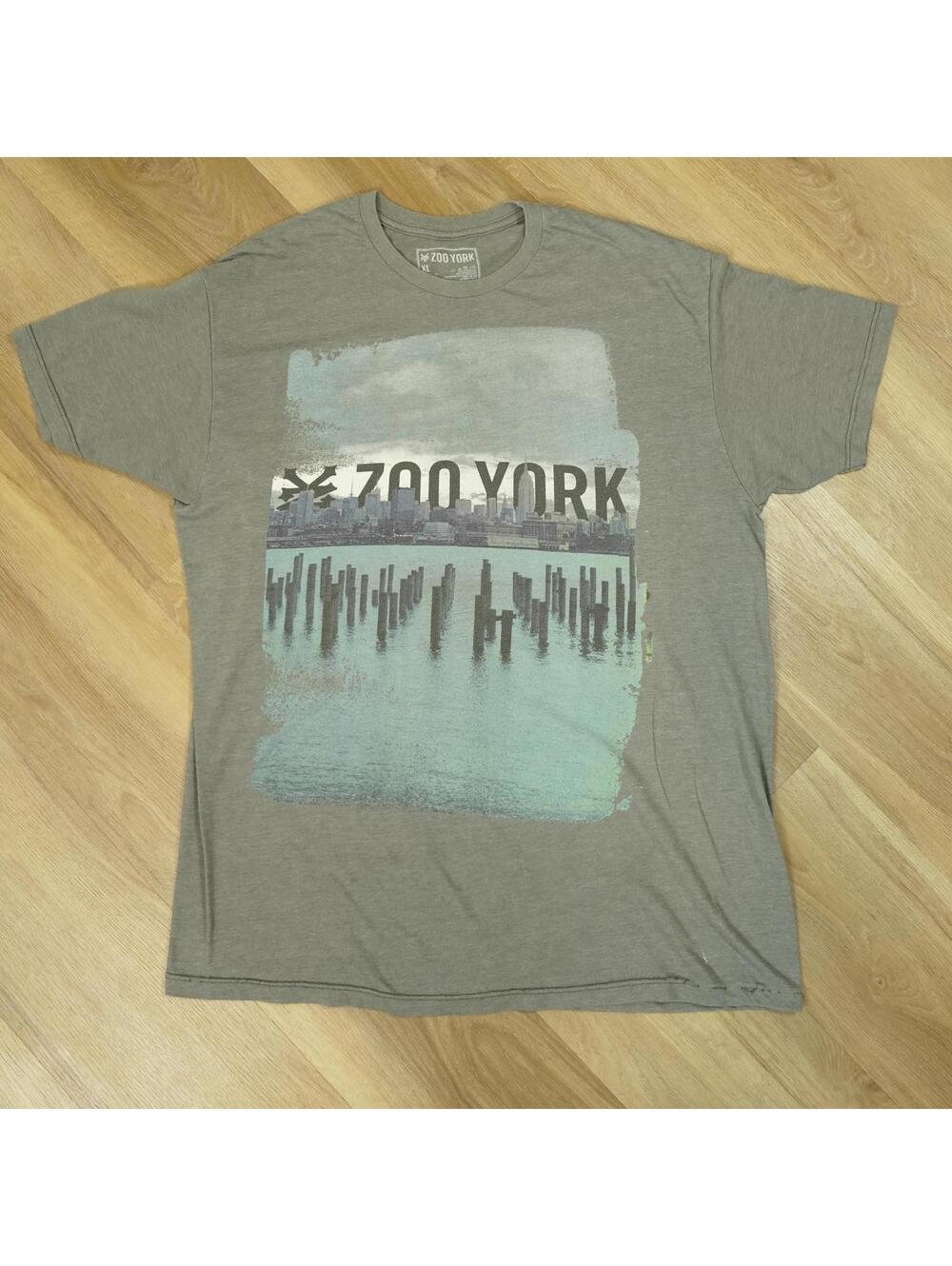 Zoo York XL Gray‎ Graphic T-Shirt, Cityscape Print - Y2K, Distressed Streetwear